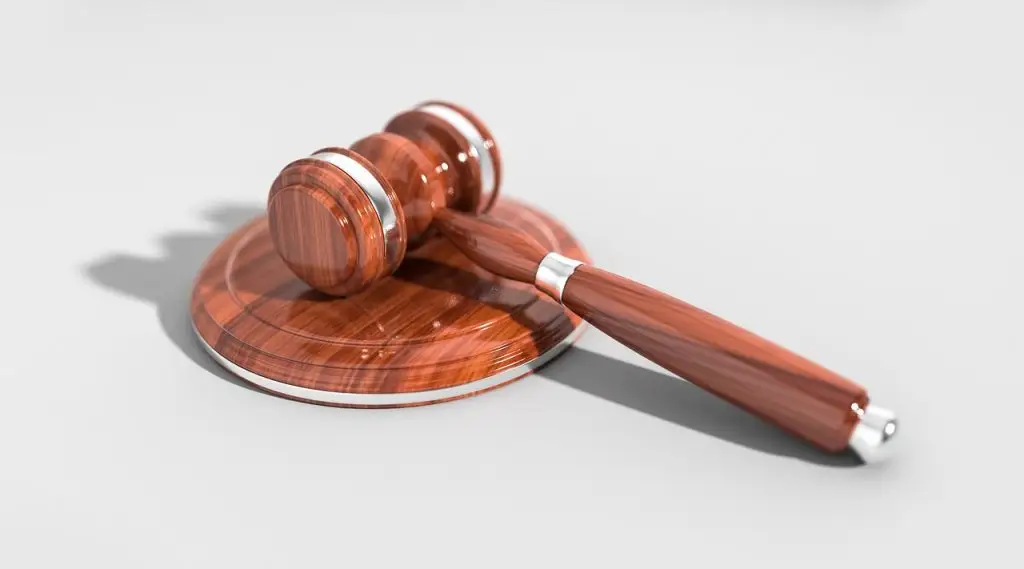 apple logo, lawsuit gavel, court document, iphone secret
